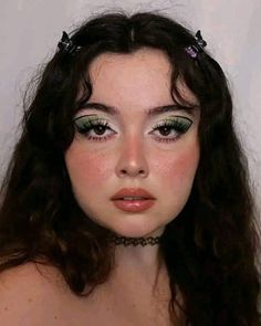 Funky Makeup, 70s Makeup, Inspiration Tattoos, Dope Makeup, Green Eyeshadow, Edgy Makeup, Makeup Eye Looks, Eye Makeup Art, Makeup Designs