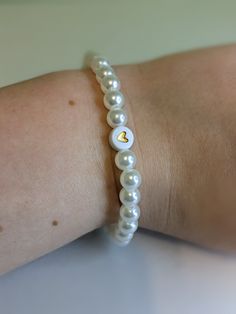 A bracelet with pearls and a gold heart charm Bracelet With Pearls, Gold Heart Bracelet, A Bracelet, Girly Jewelry, Heart Beads, Gold Heart, Heart Bracelet, Heart Of Gold, Heart Charm