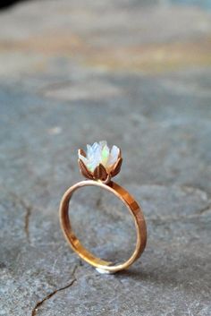 Einzigartiger Opal Ring Uncut Opal Verlobungsring | Etsy Unique Opal Ring, Lotus Flower Ring, Lotus Ring, Fire Opals Jewelry, Unique Opal, Opal Engagement Ring, Engagement Ring Rose Gold, Opal Engagement, Engagement Rings Opal