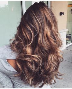 Beautiful wavy golden brunette hair Ashy Blonde Balayage, Weave Ideas, Hair Doos, Brunette Ombre, Makeup Tip, Blond Balayage, 2023 Hair, Highlights Hair