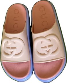 Designer Beach Slides With Cushioned Footbed, Designer Multicolor Beach Sandals, Designer Flat Heel Slides For Beach, Designer Beach Slides With Flat Heel, Gucci Luxury Slide Sandals, Gucci Cushioned Slides, Pink Gucci Slip-on Sandals, Gucci Cushioned Sandals, Gucci Cushioned Open Toe Slides