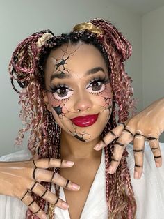 Makeup Ideas Halloween Scary, Pretty Scary Halloween Makeup Looks, Doll Halloween Make Up, Scary Doll Halloween Makeup, Halloween Doll Face Makeup, Doll Sfx Makeup, Doll Makeup Scary, Cute Doll Makeup Halloween, Doll Makeup Looks Halloween