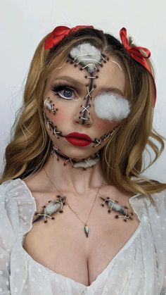 Doll Makeup Halloween, Cute Halloween Makeup, Halloween Makeup Diy, Halloween Beauty, Halloween Makeup Pretty, Cool Halloween Makeup