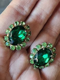 These are gorgeous ! Peridot Color, Peridot Green, Green Earrings, Earrings Vintage, Rhinestone Earrings, 1950s Vintage, 1960s Vintage, Vintage Earrings, Accent Colors