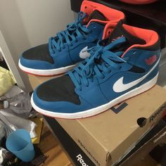 Air Jordan 1 MID