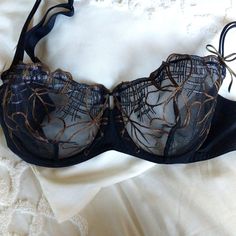 Beautifully Detailed Embroidered Lace Bra Simone Perele Specialty Bra Made In France 32/34 C Cup So Pretty! Luxury Romantic Bra With Lace Trim, Underwire Bra With Contrast Lace, Luxury Black Bra With Lace Trim, Black Delicate Lace Evening Bra, Luxury Black Lace Trim Bra, Simone Perele, Lingerie Inspiration, Lace Bra, Lingerie Set