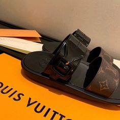 1:1 REPLICA SHOESPRODUCT DETAILSIncludes Shipping bags, dustbag sleeper, care manual, booklet, and tag. Luxury Black Flat Slides, Designer Black Leather Slides, Black Luxury Flat Slides, Black Designer Leather Slides, Designer Black Flat Slides, Black Designer Flat Slides, Fendi Jewelry, Lv Shoes, Washington Square