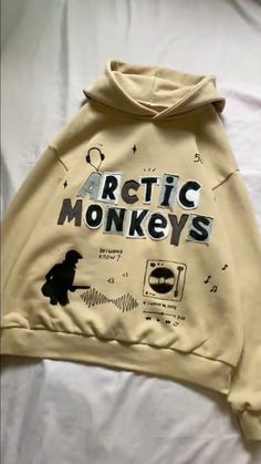 The Arctic Monkeys, Summer At Home, White Dining Table, Fashion Mistakes, Really Cute Outfits, Arctic Monkeys, Mode Vintage