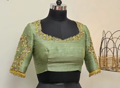 Green Blouse Designs, Fashionable Saree Blouse Designs, Cutwork Blouse Designs, Silk Saree Blouse Designs, Simple Blouse Designs, Ladies Blouse Designs, Blouse Designs Silk, Elegant Blouse Designs