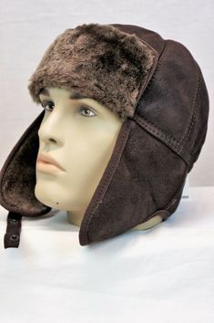 GORGEOUS 100% REAL SHEEPSKIN (LAMBSKIN) SHEARLING LEATHER HAT. UNISEX FOR MEN AND WOMEN !!!!!  PLEASE SEE SIZING INFO BELOW   !!!!! !! US Seller. Item location is USA, and will be shipped the next day after payment is made !! Make sure you see my other matching shearling products like vests, mittens, gloves, slippers, etc !! Protect your head when the cold weather strikes.These sheepskin hat will maintain the heat of your body. Perfect gift for yourself or your loved ones. It was never worn, and Trooper Hat, Hunting Hat, Aviator Hat, Leather Hat, Winter Hats For Men, Leather Hats, Leather Pattern, The Heat, Mocha