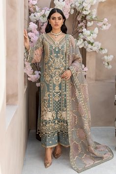 Classical Green Balsam Heavily Embellished Pakistani Kameez Salwar Suit Pakistani Kameez, Orang India, Pakistani Formal Dresses, Eid Outfits, Salwar Dress, Dress Salwar Kameez, Gaun Fashion, Pakistani Wedding Outfits, Pakistani Fancy Dresses