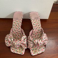 Adorable Floral Heels With A Bow Heels With A Bow, Whimsical Shoes, Girl Money, Floral Heels, Jeffrey Campbell Shoes, Jeffrey Campbell, Shoes Women Heels, Shoes Heels, Size 7