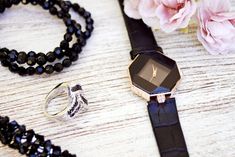 Black and Gold-colored Analog Watch With Leather Strap Clothes Encounters, New Fashion Trends, Fashion Advice, Style Icons, Latest Fashion Trends, Jewelry Pieces, Trendy Fashion, New Fashion, Retro Fashion