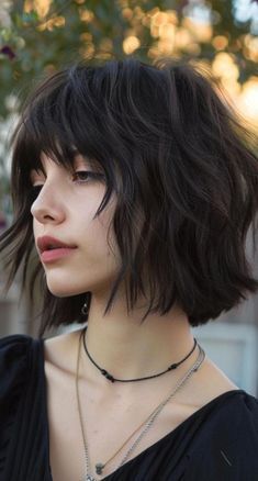 Bob 2024 Haircut, Short Haircuts With Bangs And Layers Round Faces, 90s Bob Haircut Grunge, Wavy Bob Bangs, Layers Bob Haircut, Short Hair Cuts With Layers, Messy Bob Hair, Edgy Bob Haircuts Choppy Layers, Wolf Cut Bob