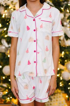 Plan on staying in a lot this holiday season? Or at least plan on staying with family and friends for Christmas eve? Then these pajamas are perfect for you! They are so cute and totally comfy! These classic pjs are going to have you feeling festive and fun this holiday season!
Top
Collared neckline
Button down front closure
Short sleeves
Hot pink piping
Gingerbread pattern
Generous stretch
Bottoms
Elastic waistband
Gingerbread pattern
Generous stretch
Addison is wearing the medium. Christmas Pajama Shorts, Gingerbread Pattern, Christmas Pajamas Kids, Mint Julep Boutique, Holiday Prints, Mint Julep, Model Fits, Christmas Pajamas, Pajama Shorts