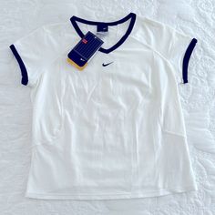 Nike Dri-Fit Tennis Shirt White With Black Detailing Zoned Venting (Sides And Back) Women’s Medium (8-10) New With Tags! Fast Shipping From My Smoke Free Home. Nike T Shirts Women, Nike Tennis Clothes, Nike Clothes Women, Basketball Fits, City Fits, Nike Shirts Women's, Nike Women Outfits, Trash Fashion, Nike Compression