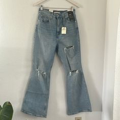 Levi’s 70s High Flare. Super High Rise, 99% Cotton 1% Elastane. Never Worn. Fit True To Size. Jeans Color, Levi's Jeans, Levis Jeans, Colored Jeans, Flare Jeans, Levi's, Wide Leg, High Rise, Women Jeans