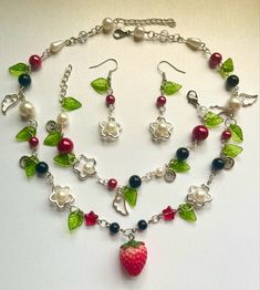 Homade Jewelry Aesthetic, Cute Jewellery Aesthetic, Earrings And Necklace, Strawberry Jewelry Aesthetic, Cool Beaded Necklaces, Aesthetic Handmade Jewelry, Diy Jewelry Aesthetic, Cute Jewelry Ideas, Earings Aesthetics