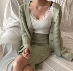 Pastel Outfits Aesthetic, Green Outfits For Women, Mint Green Aesthetic, Fashionable Work Outfit, Spring Work Outfits, Pastel Outfit, Green Fits, Yellow Shirts, Green Outfit