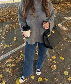 Rory Gilmore Aesthetic, Gilmore Aesthetic, Grey Sweater Outfit, Aesthetic Tips, Autumn Outfit Ideas, Cute Autumn, Autumn Fits