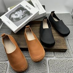 Flats Shoes Comfortable Work, Rubber Flat Shoes, Back Work Flat Shoes, Work Shoes Women Comfortable, Elegant Church Outfits, Granny Flats, Extra Wide Shoes, Grandma Fashion, Work Shoes Women