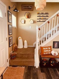 the stairs in this home are decorated with pumpkins and other things to decorate them