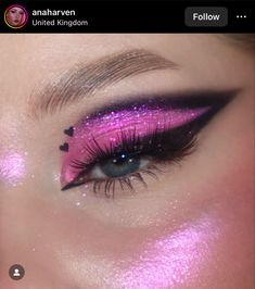 Black Pink Eye Makeup, Black And Pink Makeup Looks, Pink Glitter Makeup Looks, Black And Pink Makeup, Pink Eye Looks, Witch Boutique, Pink And Black Makeup, Make Com Glitter, Pink Makeup Looks