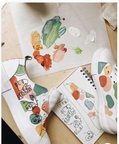 Abstract Face Pants, Diy Shoe Designs, Custom Painted Shoes Ideas, Art On Shoes, Painted Af1, Customized Jeans