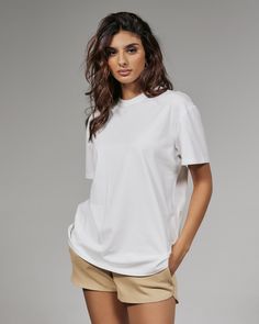 white-11005 White T Shirt Photoshoot, White T Shirts For Women, Oversize Tshirt Outfits, Baggy Shirt, Jeans Details, Pony Club, Boyfriend T Shirt, Boyfriend Tee, Tshirt Outfits