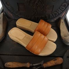 Woman Clogs in natural wood and Real Leather , handmade by Mario Doni. Man Clogs Model: Francesco Clogs color: Natural Heel: 30 mm Upper: Genuine leather Vegetable Color: Leather * On request also available in other colors Sabot made of wood in the best tradition of craftsmanship Tuscany. Uppers made of genuine leather Vegetable-available in a wide selection of colors to give joy to your Summer All our products are made exclusively to order, please contact me for further editing. Natural Clogs With Round Toe And Rubber Sole, Natural Clogs With Rubber Sole And Round Toe, Natural Round Toe Clogs With Rubber Sole, Natural Leather Sole Slip-on Clogs, Wooden Slip-on Mules, Natural Color Slip-on Clogs With Leather Sole, Natural Open Toe Clogs With Rubber Sole, Wooden Mules With Rubber Sole And Round Toe, Natural Leather Sole Open Toe Clogs