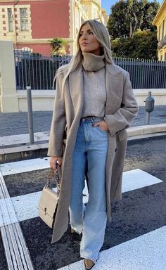 winter outfit 2024 Fall White Trousers Outfit, February Fashion 2024, March New York Outfits, What To Wear In Nyc In March, Nyc Broadway Outfit, Mom Fall Outfits 2023, Really Cold Weather Outfits, Light Wash Jeans Outfit Fall, Nyc Winter Outfits