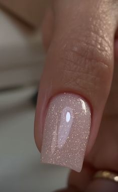 Nails Shiny Glitter, Natural Nails Painted Simple, Sparkle Natural Nails, Milk Nails With Glitter, Shellac Nail Inspo Short, Nude Sparkly Nails Square, Champagne Gold Nails Sparkle, Gel Nails Ideas Wedding, Sparkly Beige Nails