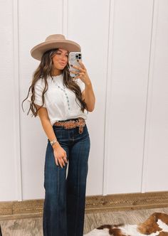 Western Jeans Outfits Women, Boho Western Womens Clothing, Fall 2024 Casual Fashion Trends, Southern Western Outfits, Fall Inspired Outfits For Women, Everyday Western Outfits Women, Western Outfits Women Engagement, South Western Outfits Women, Western Style Outfits Fall