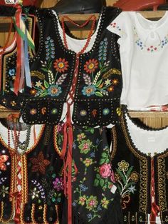 Germany Outfits, Polish Dress, Polish Fashion, Polish Clothing, Polish Traditions, Mexican Outfit, Krakow Poland, Market Square, Market Stalls