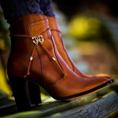 High Hill Shoes, Hill Shoes, Pirate Boots, Lower Extremity, Estilo Country, Kitten Heel Shoes, Shoes World, Cute Boots, Beautiful Boots