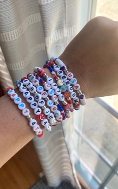 Every Independence Day outfit needs some red, white, and blue jewelry to complete the fit! Look 👀 no further than my handmade bracelet options! ❤️🤍💙 These 4th of July bracelets are so cute and perfect for stacking! These bracelets are made on prestretched 0.7mm elastic and knots are secured with jewelry glue. For longest lasting bracelets, roll them on and off rather than stretching them real hard. Also, remove bracelets before swimming, showering, or with other contact with water. 🤗 Exact c 4th Of July Bracelets, Independence Day Outfit, Homemade Bracelets, Patriotic Party, Bracelet Style, Bracelet Diy, Blue Jewelry, Seed Bead Bracelets, Day Outfit