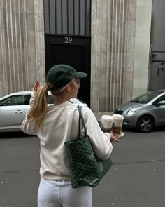 Goyard Outfit, Goyard Tote Outfit, Green Goyard, Women Icon, Hairstyle Photography, Aesthetic Vogue, Study Life, Tote Outfit, Goyard Bag