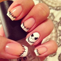 Trendy Halloween Nails Simple, East Halloween Nail Art, Cute Nail Designs For Halloween, Nail Art Designs For Halloween, Cute Easy Halloween Nail Designs, Halloween Diy Nail Designs, Easy Jack Skellington Nails, Nail Art Short Nails Halloween, Halloween Jack Skellington Nails