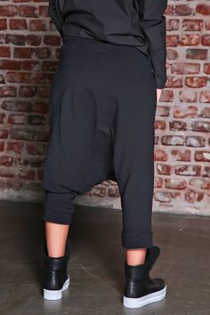 Women Harem Pants/ Womens Pants/ Plus Size Harem Pants Drop crotch sweatshirt trousers in cropped slim leg: |KHATA| GARMENT FEATURES: * Harem silhouette * Cropped, ¾ length * Slim leg fit * Elasticated waistband in poplin cotton * Large front pockets in a round design * Clean, minimalistic back * Made from quality sweatshirt cotton jersey COLOUR OPTIONS: This product is available in the following colour options: - black; - graphite grey. SIZE & FIT: Model is 175cm and wears size S. COMPOSITI Asymmetric Pants, Loose Trousers Women, Plus Size Harem Pants, Low Crotch Pants, Black Trousers Women, Black Harem Pants, Drop Crotch Pants, Harem Pants Women, Older Women Fashion