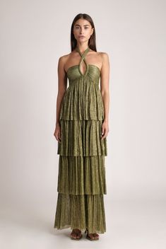 Ray lurex with sprinkled foil maxi dress in an adjustable halter neckline, layered skirt, back opening with invisible zipper at the back. Bridesmaids Dress Inspiration, Green Maxi Dress, Cami Nyc, Blazer And Skirt, Jumpsuit Skirt, Dress Crafts, Maxi Dress Formal, Back Women, Layered Skirt