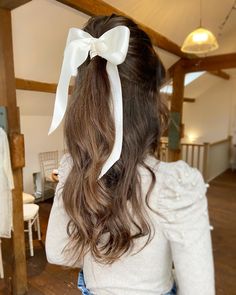 Hair Bow In Hair, Bow In Hair Half Up Half Down, Half Up Half Down Wedding Hair Bow, Braidsmade Hairstyle, Hair Bow Wedding, Wedding Hair With Bow, Half Up Half Down With Bow, Half Up Hair Do, Curled Wedding Hair