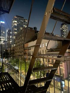 Houses In New York City, Apartment With Fire Escape, New York Loft Apartment Aesthetic, New York City Fire Escapes, Dream House New York, New York Apartment Fire Escape, Escape Place Aesthetic, Nyc Apartment Fire Escape, 90s Apartment New York