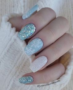 New Years Dip Nails, January Nail Colors Winter, Early Winter Nails, Blue Winter Nail Designs, Trending Winter Nails, Fingernail Ideas, January Nails