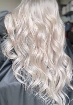 #блонд #blond #blondehairstyles #blondehaircolor Ladies Hair, Blonde Hair Inspiration, Platinum Blonde Hair, Hair Colours, Hair Clothes, Platinum Blonde, Book Decor, Blonde Hair Color, Hair Inspiration