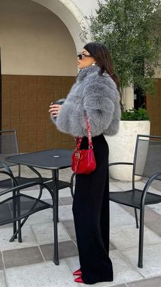 Milano Winter, Moon Outfit, White Fur Jacket, Vegas Outfits, Nyc Winter Outfits, Money Outfit, Artsy Style, Winter Fashion Outfits Casual