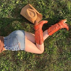 Willa Grant, Chestnut Springs, Elsie Silver, Miley Stewart, Looks Country, Cowgirl Aesthetic, By Any Means Necessary, Simple Shoes, Western Aesthetic