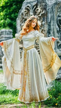 Magical Costumes, Medieval Wedding Dress, Elven Fairy, Medieval Princess, Fair Outfit, Medieval Dresses, Gold Applique, Fair Outfits, Medieval Wedding