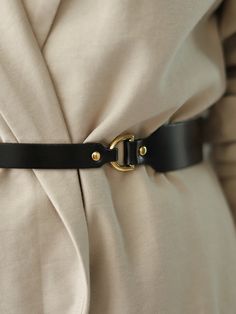 With a minimalist design, this slim leather belt is the finishing touch to your outfit. Made from smooth italian leather, it can be worn over a blazer for a classy, elegant look or with a slip dress for a sexy, feminine look. Belt width: 1.5 cm/ 3 cm Adjustable using the side buckle Designed to be fitted on the waist Belt Photoshoot, Hoi An Tailor, Belt Ideas, Corset Belts, Leather Inspiration, Harness Belt, Ring Leather, Accessory Inspo, Soft Bag