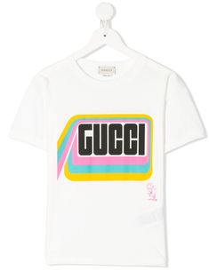 GUCCI LOGO PRINT T-SHIRT. #gucci #cloth Bubble Logo, Gucci Kids, Gucci Logo, Kids Logo, Book Ideas, Retro Vibe, World Of Fashion, Logo Print