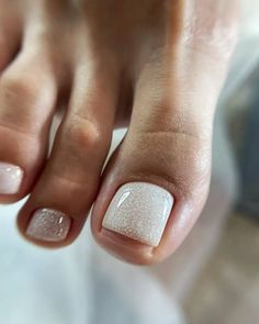 36 Summer Pedicure Ideas for Sunny Days: Your Guide to Seasonal Toe-Tal Bliss Holiday Nails Pedicure, Winter Pedicure 2024, Shellac Pedicure Ideas, Nye Pedicure, Beach Vacation Pedicure Ideas, January Pedicure, Milk Pedicure, Pedicure Gel Ideas, January Pedicure Colors